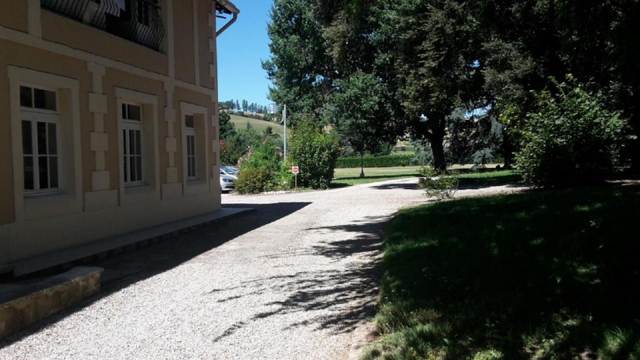 Orangerie Du Chateau Marith - Chambres Et Gites Avec Piscine Clairac  Exterior foto